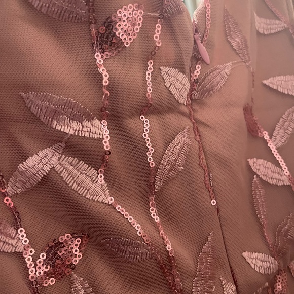 Woman’s Dress - Picture 4 of 4